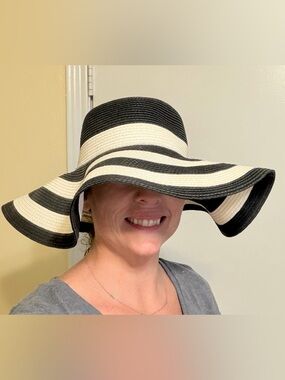 Merona Black & White Wide-Brim Floppy Sun Hat